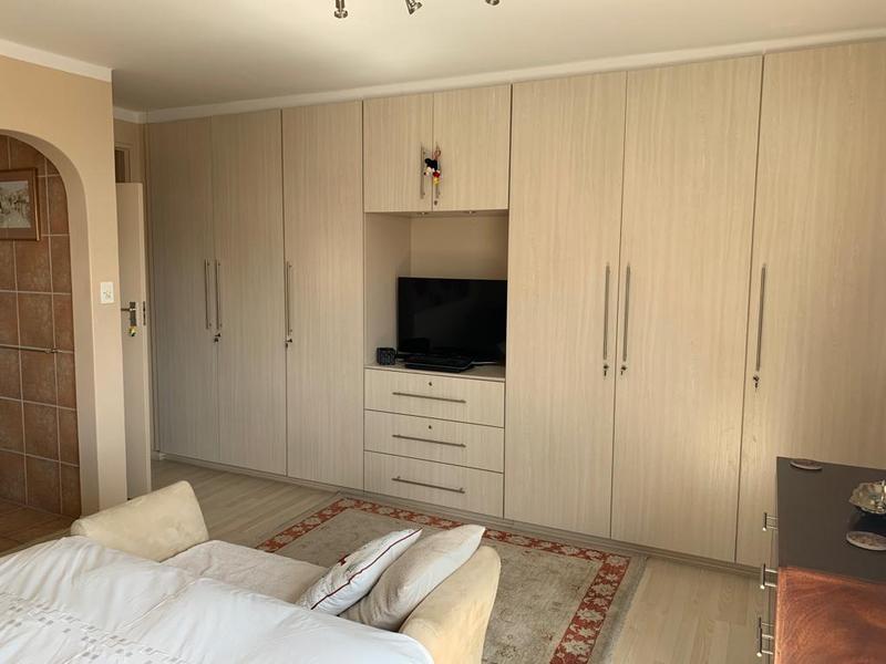 2 Bedroom Property for Sale in Sea Point Western Cape